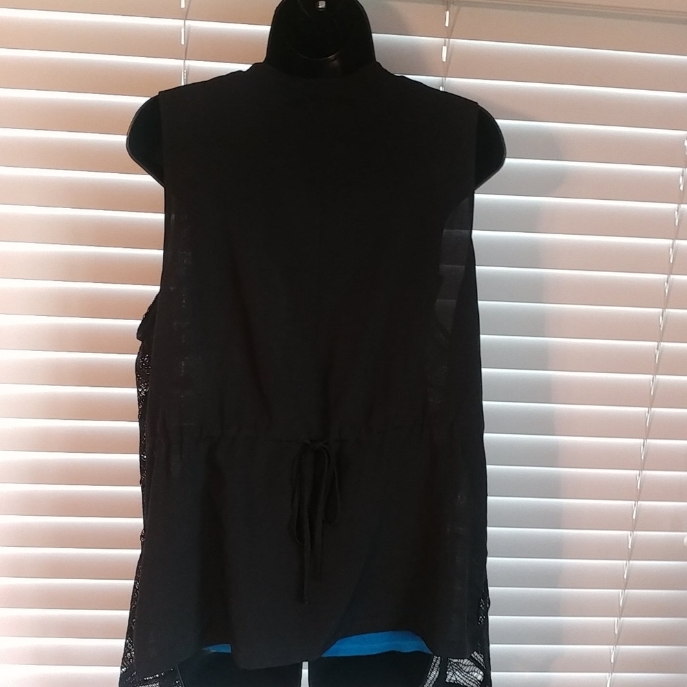 Vest - Picture 5 of 8